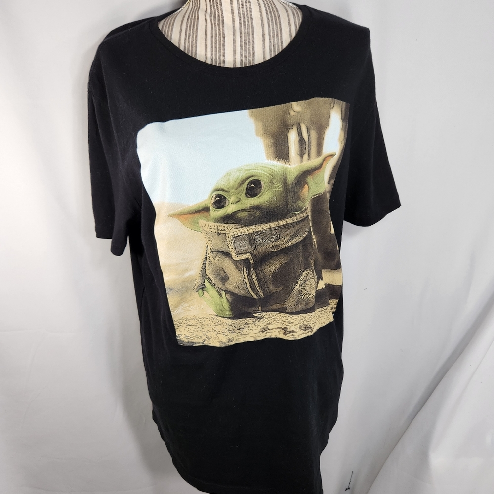Old Navy Black Mandalorian Grogu Baby Yoda Graphic Short Sleeve Tee Size Medium